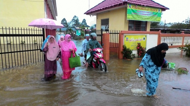 Lawatan Pengarah YIK ke Sekolah Yang Terjejas Akibat Banjir