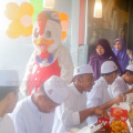 Penyerahan Zakat Kepada Pelajar Pelajar Miskin/Asnaf di Majlis Titipan Kasih YIK WANIS CAKNA 