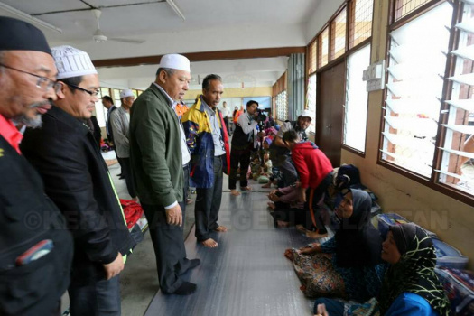 Lawatan ke Pusat Pemindahan Banjir di Pasir Puteh, Ketereh dan Melor