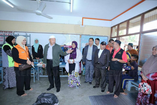 Lawatan ke Pusat Pemindahan Banjir di Pasir Puteh, Ketereh dan Melor