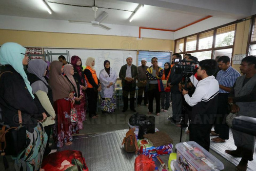 Lawatan ke Pusat Pemindahan Banjir di Pasir Puteh, Ketereh dan Melor