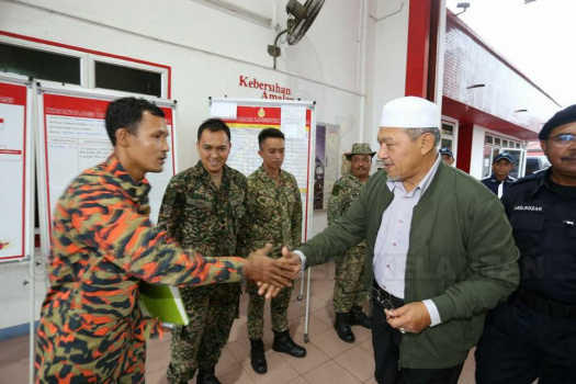 Lawatan ke Pusat Pemindahan Banjir di Pasir Puteh, Ketereh dan Melor
