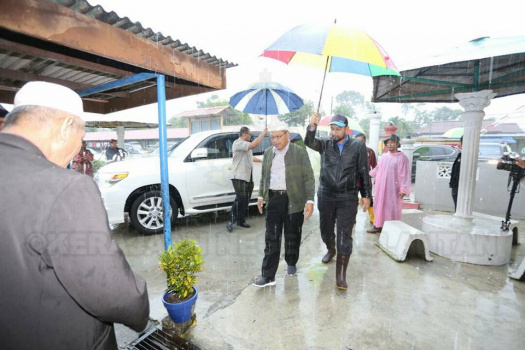 Lawatan ke Pusat Pemindahan Banjir di Pasir Puteh, Ketereh dan Melor