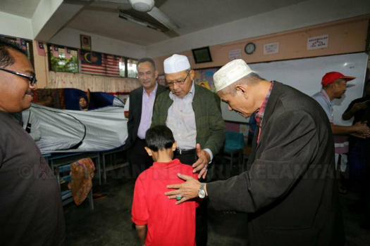 Lawatan ke Pusat Pemindahan Banjir di Pasir Puteh, Ketereh dan Melor