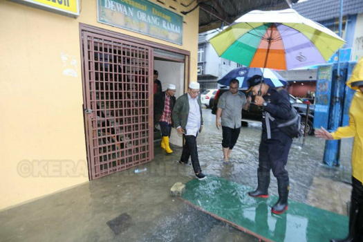 Lawatan ke Pusat Pemindahan Banjir di Pasir Puteh, Ketereh dan Melor