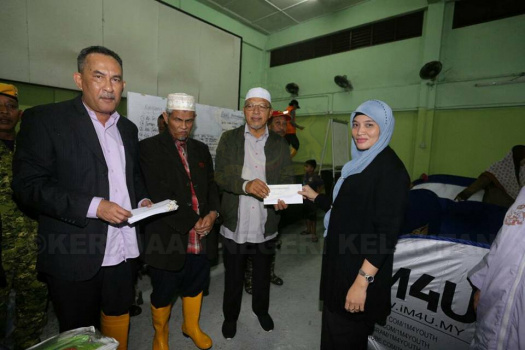 Lawatan ke Pusat Pemindahan Banjir di Pasir Puteh, Ketereh dan Melor