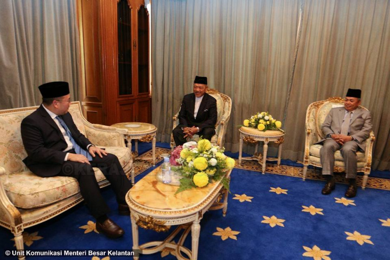 YAB Ustaz Dato' Bentara Kanan Menteri Besar Kelantan ketika mempersembahkan ucapan di Wacana Keputeraan Sultan Muhammad V Kali Ke-6 Tahun 1439H. Wacana berkenaan telah disempurnakan oleh YMM Pemangku Raja Kelantan dengan pemilihan tonggak Salaman.
Bermula sejak tahun 1431H Kerajaan Negeri telah meletakkan 5 tonggak utama iaitu; Faqihan, Aminan, Rahiman, Ilman dan Salaman bagi membangunkan masyarakat yang sejahtera dan diberkati Allah.
Pelan transformasi ummah ini dirangka bagi membantu merealisasikan matlamat dasar Membangun Bersama Islam dengan mengembalikan kemuliaan ummah berdasarkan ketaqwaan kepada Allah. 12.jpg