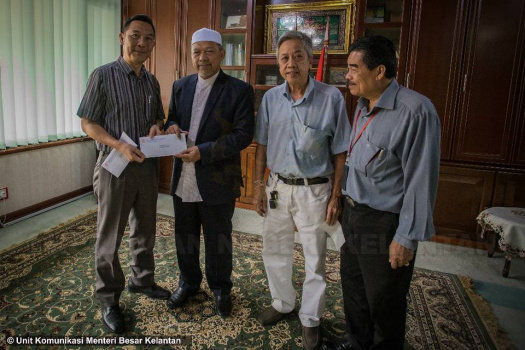 Penyerahan Sumbangan Kepada Persatuan Foo Kelantan