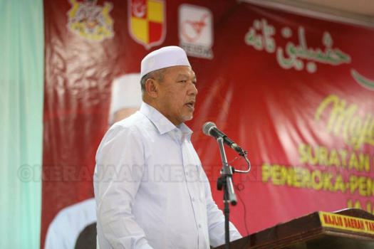 Majlis Penyerahan Surat Hakmilik Tanah kepada Peneroka-Peneroka Felda Kemahang 2&3