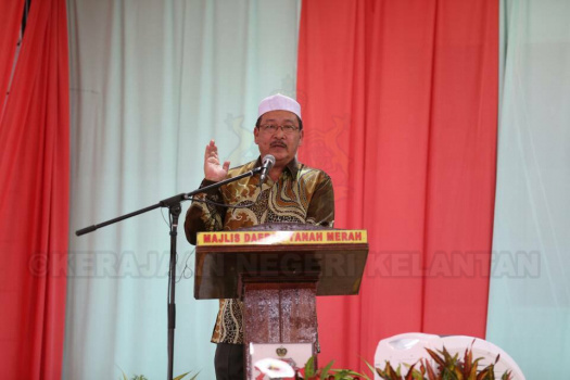 Majlis Penyerahan Surat Hakmilik Tanah kepada Peneroka-Peneroka Felda Kemahang 2&3