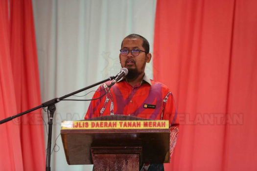 Majlis Penyerahan Surat Hakmilik Tanah kepada Peneroka-Peneroka Felda Kemahang 2&3