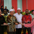 Majlis Penyerahan Surat Hakmilik Tanah kepada Peneroka-Peneroka Felda Kemahang 2&3