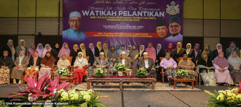 YAB Ustaz Dato' Bentara Kanan Menteri Besar Kelantan ketika hadir merasmikan Seminar Ahli Majlis dan Majlis Penyampaian Watikah Pelantikan Ahli Majlis Pihak Berkuasa Tempatan Negeri di Dewan KTC. Turut menyampaikan ucapan, Dato' Pengerusi Jawatankuasa Kerajaan Tempatan, Perumahan, Belia dan Sukan dan Dato' Tengku Kaya Perkasa, Timb. Setiausaha Kerajaan Negeri (Pembangunan) mewakili Setiausaha Kerajaan Negeri. Hadir sama Dato' Timbalan Menteri Besar, Dato' Speaker Dewan Negeri, Dato' Penasihat Undang-Undang, Ahli-Ahli Majlis Mesy. Kerajaan Negeri, ADUN, ADR dan Ketua-Ketua Jajahan. 19.jpg