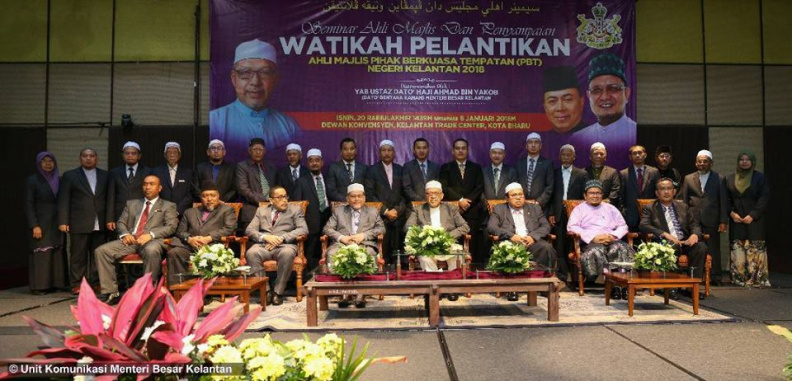 YAB Ustaz Dato' Bentara Kanan Menteri Besar Kelantan ketika hadir merasmikan Seminar Ahli Majlis dan Majlis Penyampaian Watikah Pelantikan Ahli Majlis Pihak Berkuasa Tempatan Negeri di Dewan KTC. Turut menyampaikan ucapan, Dato' Pengerusi Jawatankuasa Kerajaan Tempatan, Perumahan, Belia dan Sukan dan Dato' Tengku Kaya Perkasa, Timb. Setiausaha Kerajaan Negeri (Pembangunan) mewakili Setiausaha Kerajaan Negeri. Hadir sama Dato' Timbalan Menteri Besar, Dato' Speaker Dewan Negeri, Dato' Penasihat Undang-Undang, Ahli-Ahli Majlis Mesy. Kerajaan Negeri, ADUN, ADR dan Ketua-Ketua Jajahan. 17.jpg