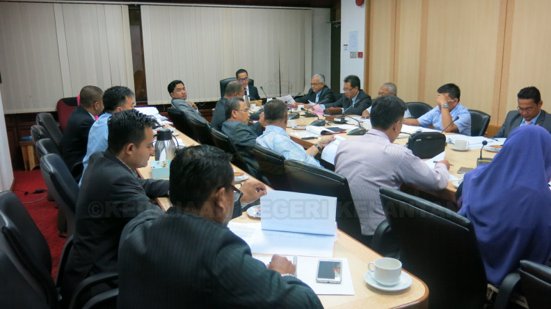 Pada 26 Rabiul Akhir 1439H bersamaan 14 Januari 2018 , telah berlangsung Mesyuarat Penyelarasan Projek Kesejahteraan Ekonomi Rakyat Kelantan. Bertempat Di Bilik Mesyuarat UPEN, Blok 6, Aras 1, Kota Darulnaim, Pejabat Setiausaha Kerajaan Negeri Kelantan. Mesyuarat ini dipengerusikan oleh YM. Dato’ Tengku Kaya Perkasa Timbalan Setiausaha Kerajaan (Pembangunan) / Pengarah Unit Perancang Ekonomi Negeri Kelantan. IMG_6365.jpg