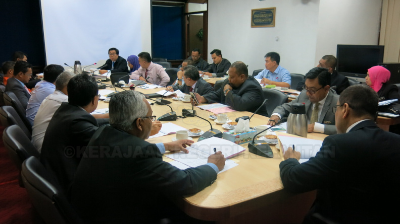Pada 26 Rabiul Akhir 1439H bersamaan 14 Januari 2018 , telah berlangsung Mesyuarat Penyelarasan Projek Kesejahteraan Ekonomi Rakyat Kelantan. Bertempat Di Bilik Mesyuarat UPEN, Blok 6, Aras 1, Kota Darulnaim, Pejabat Setiausaha Kerajaan Negeri Kelantan. Mesyuarat ini dipengerusikan oleh YM. Dato’ Tengku Kaya Perkasa Timbalan Setiausaha Kerajaan (Pembangunan) / Pengarah Unit Perancang Ekonomi Negeri Kelantan. IMG_6370.jpg