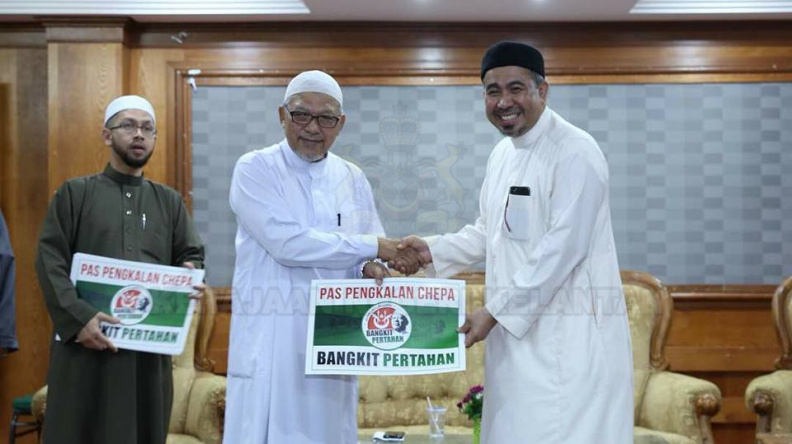 YAB Ustaz Dato' Bentara Kanan Pesuruhjaya PAS Kelantan hadir melancarkan Bilik Gerakan Pilihan Raya PAS Kawasan Pengkalan Chepa Bagi Menghadapi PRU-14 yang diadakan di PURNAMA. Bilik gerakan berkenaan dilancarkan serentak di seluruh kawasan oleh kepimpinan daripada Badan Perhubungan PAS Negeri. 9.jpg