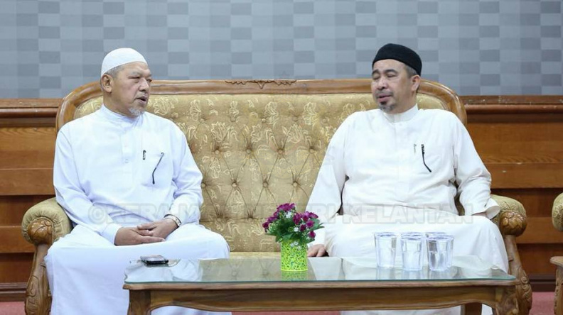 YAB Ustaz Dato' Bentara Kanan Pesuruhjaya PAS Kelantan hadir melancarkan Bilik Gerakan Pilihan Raya PAS Kawasan Pengkalan Chepa Bagi Menghadapi PRU-14 yang diadakan di PURNAMA. Bilik gerakan berkenaan dilancarkan serentak di seluruh kawasan oleh kepimpinan daripada Badan Perhubungan PAS Negeri. 7.jpg