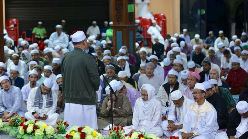 Munajat Bangkit Pertahan Kelantan bermula jam 4.30 pagi di MADU dan berakhir dengan pelancaran munajat ke seluruh kawasan, Dun dan ke setiap cawangan telah disempurnakan oleh YAB Ustaz Dato' Bentara Kanan Pesuruhjaya PAS Kelantan. Sebelum ini pihak Dewan Ulamak PAS Negeri Kelantan telah melaksanakan dua siri munajat mempertahankan Kelantan di bawah PAS ke seluruh Dun. YAB Ustaz Dato' Bentara Kanan menegaskan semasa amanat beliau tadi agar dipertingkatkan lagi usaha munajat ini sebagai kekuatan utama ahli-ahli PAS bagi meraih kemenangan selesa di Kelantan pada Pilihan Raya Umum ke-14. 4.jpg