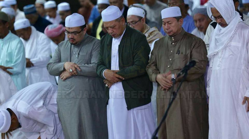 Munajat Bangkit Pertahan Kelantan bermula jam 4.30 pagi di MADU dan berakhir dengan pelancaran munajat ke seluruh kawasan, Dun dan ke setiap cawangan telah disempurnakan oleh YAB Ustaz Dato' Bentara Kanan Pesuruhjaya PAS Kelantan. Sebelum ini pihak Dewan Ulamak PAS Negeri Kelantan telah melaksanakan dua siri munajat mempertahankan Kelantan di bawah PAS ke seluruh Dun. YAB Ustaz Dato' Bentara Kanan menegaskan semasa amanat beliau tadi agar dipertingkatkan lagi usaha munajat ini sebagai kekuatan utama ahli-ahli PAS bagi meraih kemenangan selesa di Kelantan pada Pilihan Raya Umum ke-14. 3.jpg