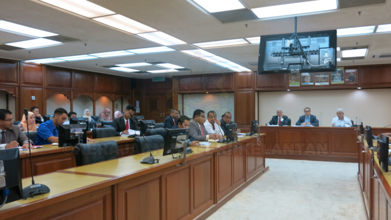 Pada 21 Jamadil Awal 1439H bersamaan 07 Februari 2018, telah berlangsung Mesyuarat Penyelarasan/Koordinasi Bulanan Projek Laluan Rel Pantai Timur(ECRL) Negeri Kelantan. Bertempat Di Bilik Gerakan Negeri, Kompleks Kota Darulnaim, Pejabat Setiausaha Kerajaan Negeri Kelantan. Mesyuarat ini dipengerusikan oleh YM. Dato’ Tengku Kaya Perkasa Timbalan Setiausaha Kerajaan (Pembangunan) / Pengarah Unit Perancang Ekonomi Negeri Kelantan. IMG_6525.jpg
