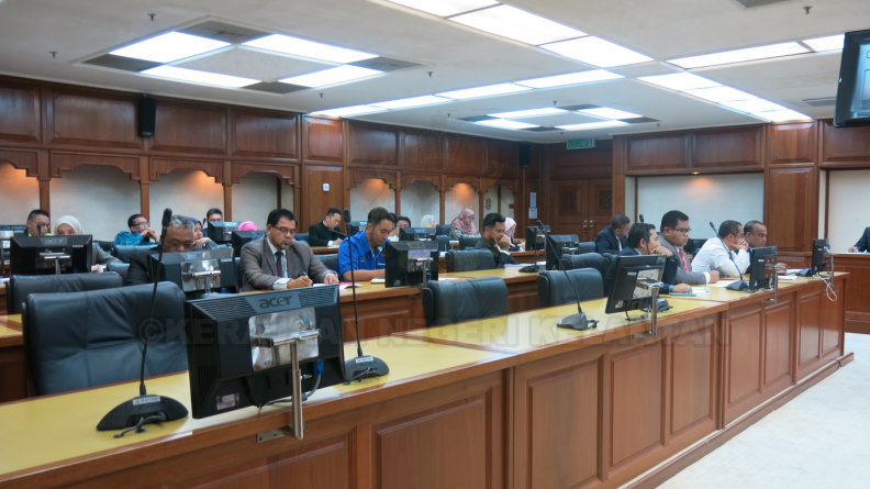 Pada 21 Jamadil Awal 1439H bersamaan 07 Februari 2018, telah berlangsung Mesyuarat Penyelarasan/Koordinasi Bulanan Projek Laluan Rel Pantai Timur(ECRL) Negeri Kelantan. Bertempat Di Bilik Gerakan Negeri, Kompleks Kota Darulnaim, Pejabat Setiausaha Kerajaan Negeri Kelantan. Mesyuarat ini dipengerusikan oleh YM. Dato’ Tengku Kaya Perkasa Timbalan Setiausaha Kerajaan (Pembangunan) / Pengarah Unit Perancang Ekonomi Negeri Kelantan. IMG_6528.jpg