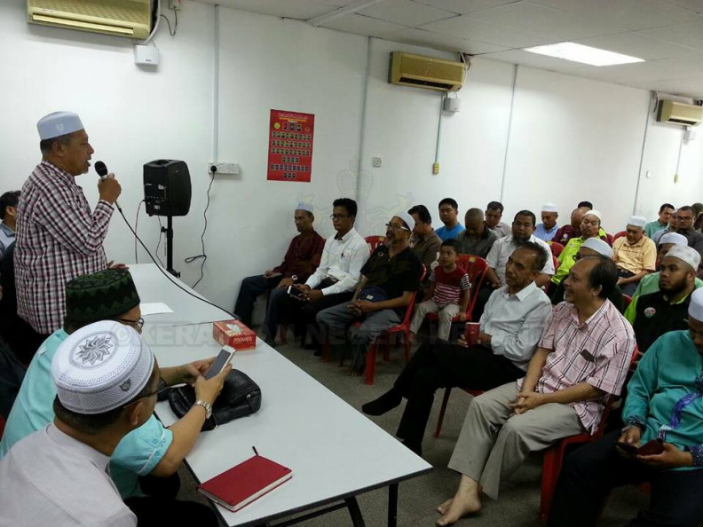 YAB Ustaz Dato' Bentara Kanan Menteri Besar Kelantan hadir merasmikan Pejabat Operasi Unit Hubungan Seranta Urusetia Penerangan Kerajaan Negeri Kelantan bagi Zon Lembah Klang. Turut hadir Dato' Speaker Dewan Negeri Kelantan, Ahli-Ahli Majlis Mesyuarat Kerajaan Negeri, YB Timbalan Pengerusi Jawatankuasa Pembangunan Islam, Penerangan, Dakwah dan Hubungan Seranta, Ketua Pegawai Eksekutif Harakah, Pengarah UPKN, Presiden PERAKAN dan beberapa pimpinan lain. 2.jpg