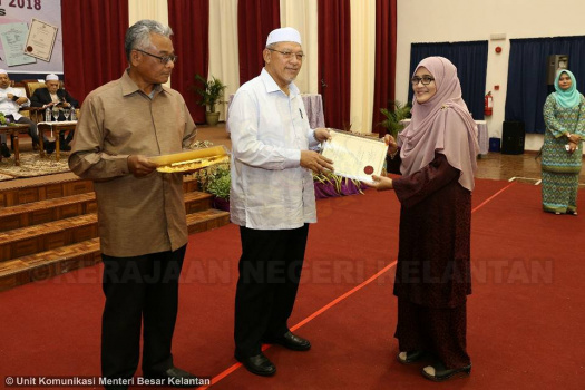 Penyampaian Surat Hakmilik Tanah Peringkat Jajahan Pasir Mas
