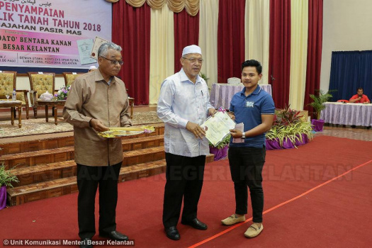 20180221 Penyampaian Surat Hakmilik Tanah Peringkat Jajahan Pasir Mas