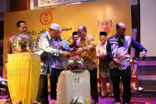 Majlis Penyerahan Royalti Jongkong Emas Kepada Kerajaan Negeri 
