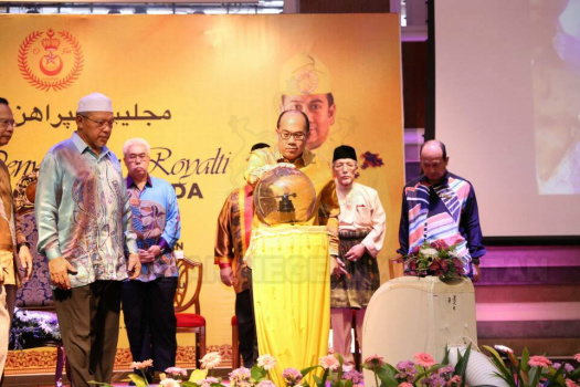  Majlis Penyerahan Royalti Jongkong Emas Kepada Kerajaan Negeri