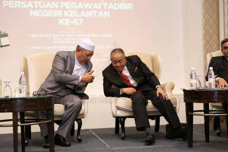 YAB Ustaz Dato' Bentara Kanan Menteri Besar Kelantan hadir menyampaikan amanat serta ucapan perasmian Mesyuarat Agung Persatuan Pegawai Tadbir Negeri Kelantan Kali Ke-67 di Hotel Grand Riverview. Turut hadir YB Dato' Setiausaha Kerajaan Negeri, YB Dato' Pegawai Kewangan Negeri, Dato' Tengku Kaya Perkasa Timb. Setiausaha (Pembangunan), Dato' YDP MPKB-BRI yang juga Presiden Persatuan PTN dan beberapa pimpinan lain. 4.jpg