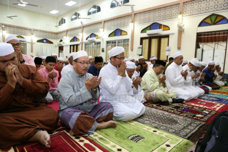 YAB Ustaz Dato' Bentara Kanan Menteri Besar Kelantan hadir menyampaikan Kuliah Khas Sempena Sambutan 27 Tahun Membangun Bersama Islam di Masjid Mukim Ipoh, Gual Ipoh sejurus solat fardhu Maghrib. Ujar beliau dalam kuliah berkenaan:
Kita hendaklah sayang kepada negeri kita yang telah sekian lama membangun bersama Islam. Kita utamakan pembinaan generasi Quran sehingga lahir ramai para huffaz. Tahun lepas Kerajaan Negeri telah membuat penyampaian sijil khatam 30 juzu' kepada seramai 347 orang huffaz, inilah sumbangan besar kita kepada Islam.
Turut hadir YB Adun Bukit Panau, YB Adun Kemahang, YB Adun Pengkalan Pasir, Penyelia Dun Gual Ipoh, Ketua Jajahan Tanah Merah, YB Pengarah JAHEIK, Ketua Pengelola Halaqat Negeri dan pimpinan setempat. 13.jpg