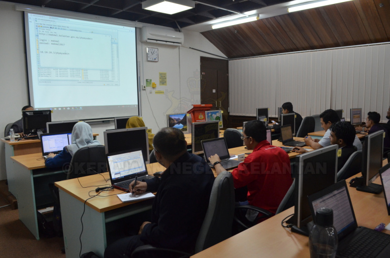 Diadakan pada 12 dan 13 Mac 2018 bersamaan 24 dan 25 Jamadilakhir 1439H bertempat di Makmal ICT Bahagian Pengurusan Teknologi Maklumat, Kompleks Kota Darulnaim DSC_0346.JPG