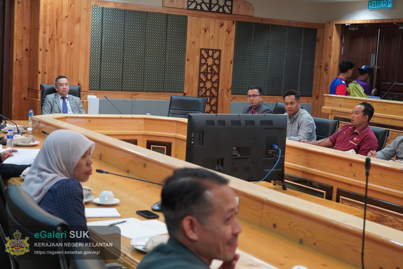 mesyuarat-khas-hala-tuju-pembangunan-sistem-maklumat-geografi-(gis)-negeri-kelantan-bil.1/2025-10.JPG