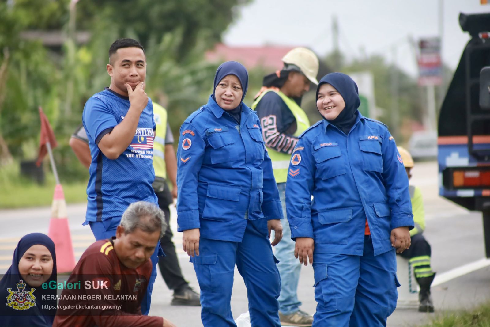 program-penebangan-pokok-usang-di-jalan-pasir-putehtok-bali-yang-melibatkan-pelbagai-agensi-11.JPG