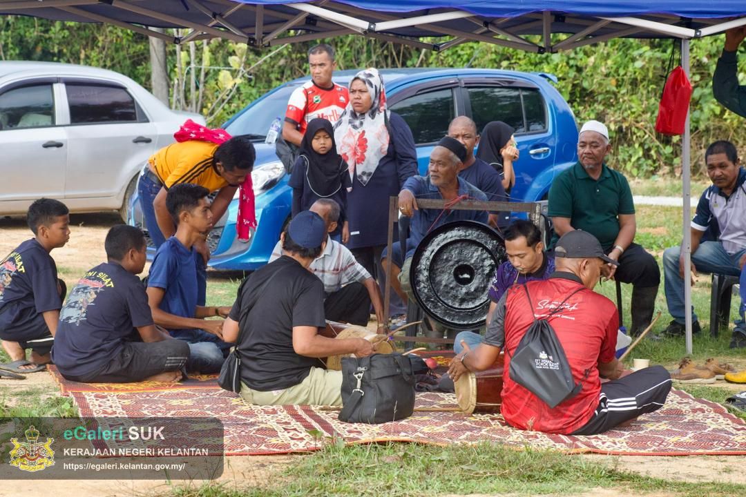 program-penanaman-pokok-bakau-di-jeti-laguna-semerak-pasir-puteh-6.jpg