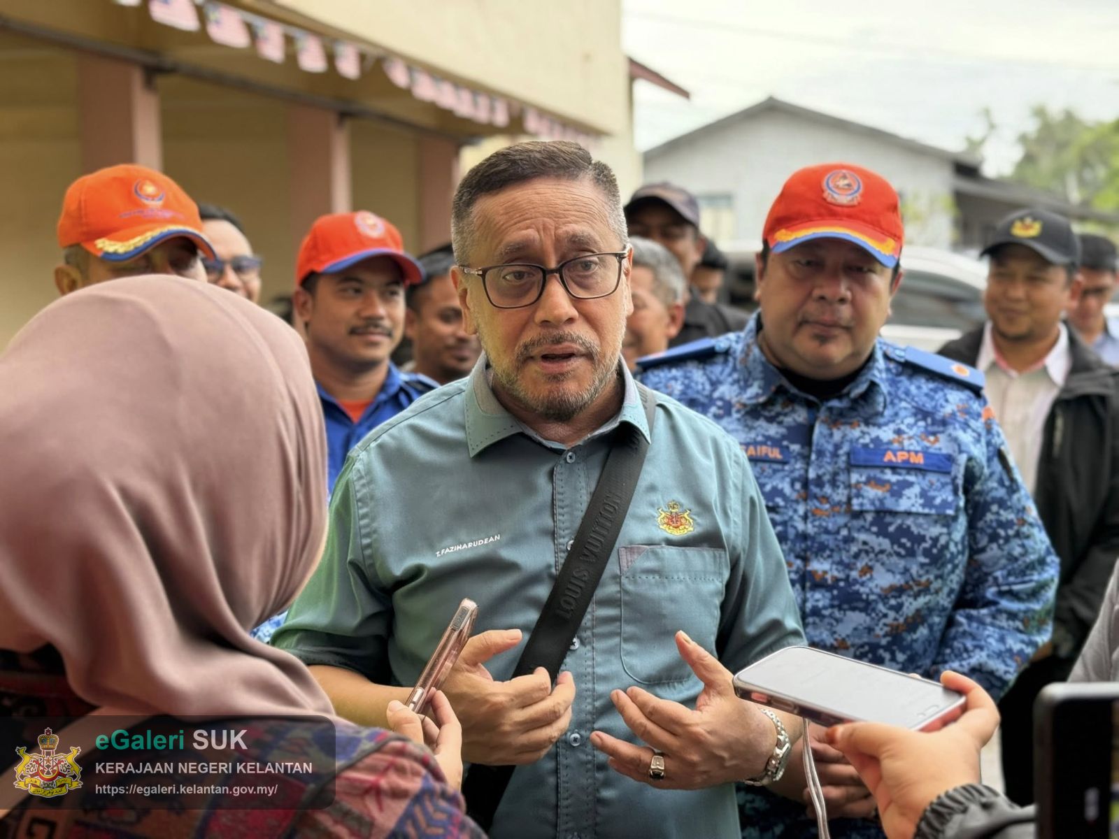 lawatan-ybm-tengku-kaya-perkasa,-dato'-suk-kelantan-ke-pusat-pemindahan-sabak-15.jpg
