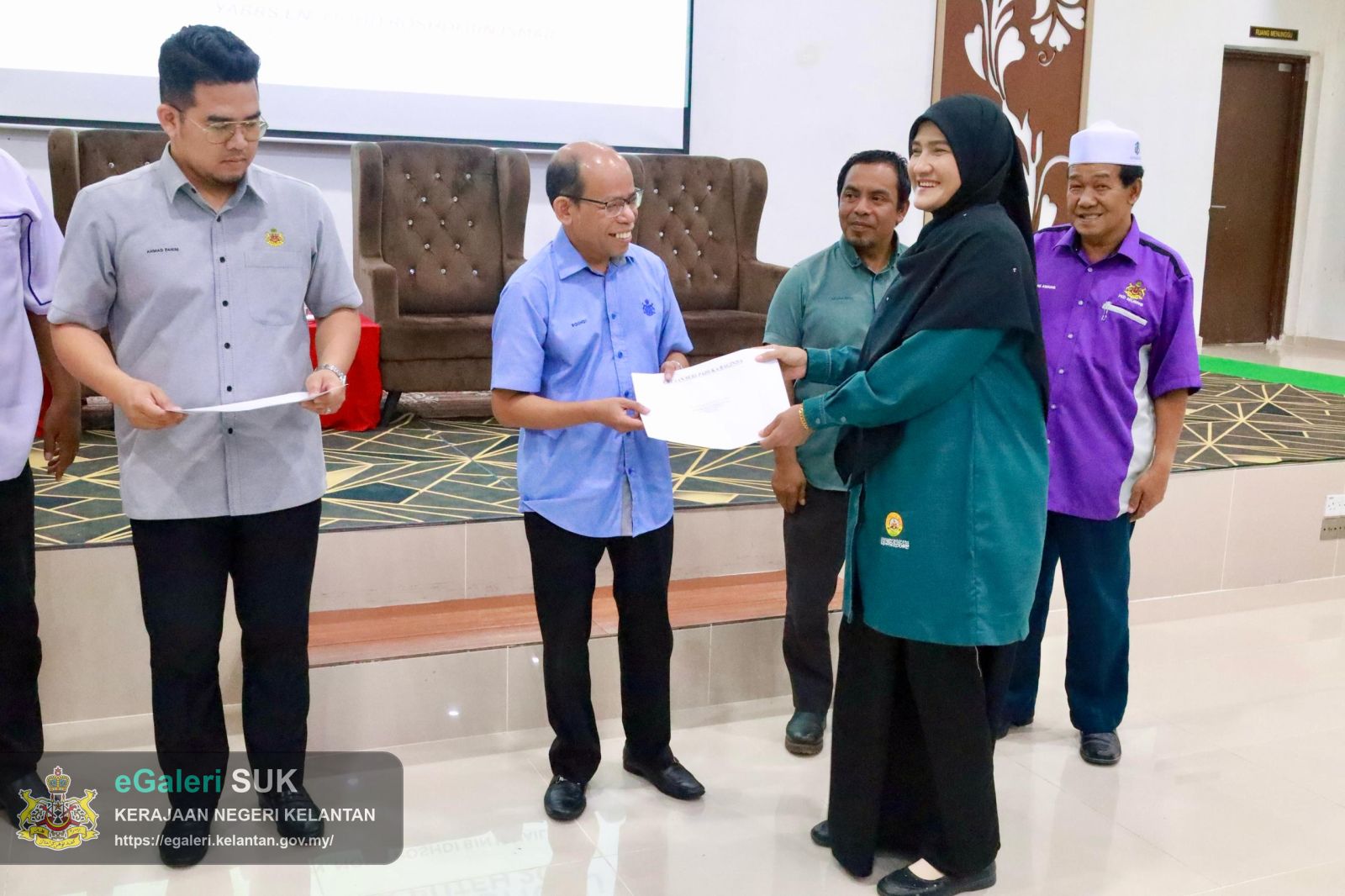 majlis-watikah-pelantikan-penghulu-jajahan-pasir-puteh-2025-yang-disampaikan-oleh-yabrs-en-mohd-roshdi-bin-ismail-tuan-ketua-jajahan-pasir-puteh-24.jpeg