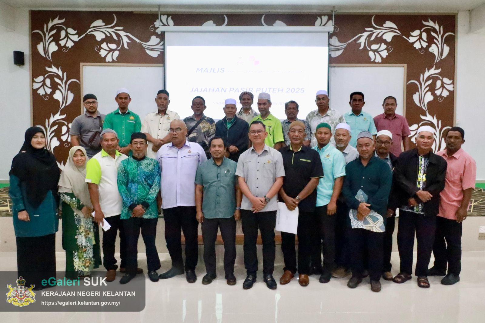 majlis-watikah-pelantikan-penghulu-jajahan-pasir-puteh-2025-yang-disampaikan-oleh-yabrs-en-mohd-roshdi-bin-ismail-tuan-ketua-jajahan-pasir-puteh-34.jpeg