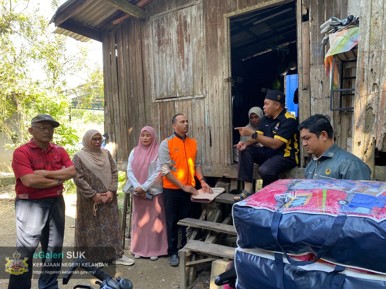 sumbangan-amal-bersama-yayasan-raja-shamri-4.jpg