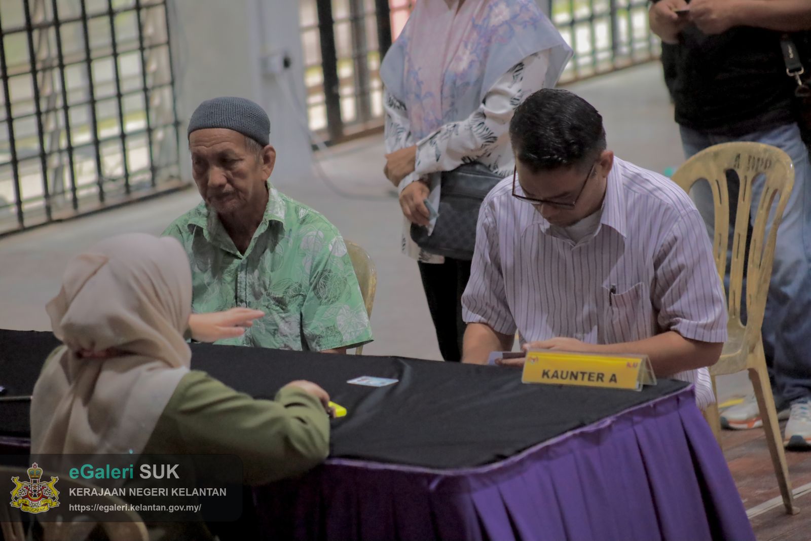 program-agihan-bantuan-wang-ihsan-bwi-kepada-kir-yang-berpindah-ke-pps-disebabkan-bencana-banjir-timur-lautmtl-bagi-jajahan-pasir-putehmachang-dan-bachok-20.JPG