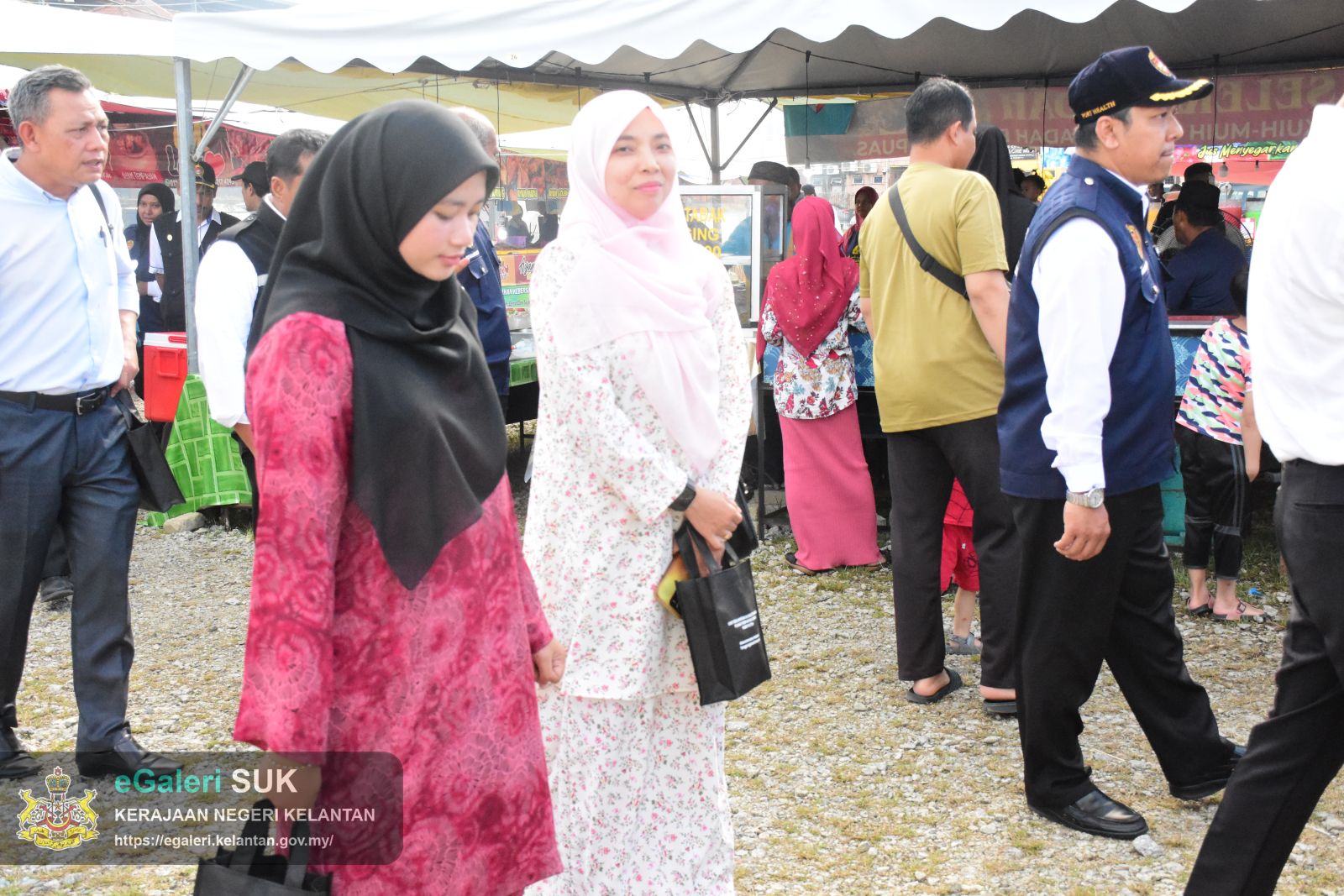 bazar-ramadan-pasir-puteh-astaka--perasmian-dan-lawatan-ke-tapak-bazar-ramadan-bagi-program-walkabout-ramadan-2025-24.JPG