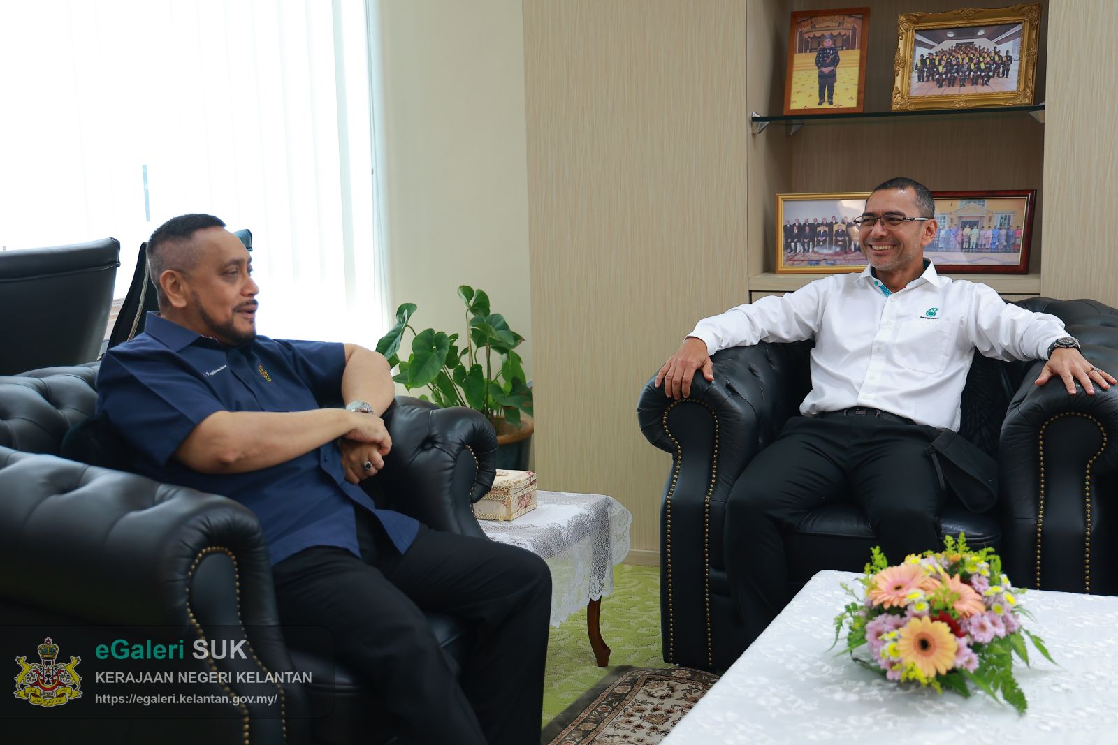 kunjungan-hormat-petronas-pantai-timur-ke-pejabat-suk-4.jpeg