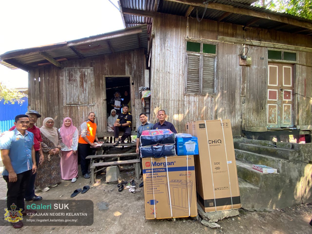 sumbangan-amal-bersama-yayasan-raja-shamri-1.jpg