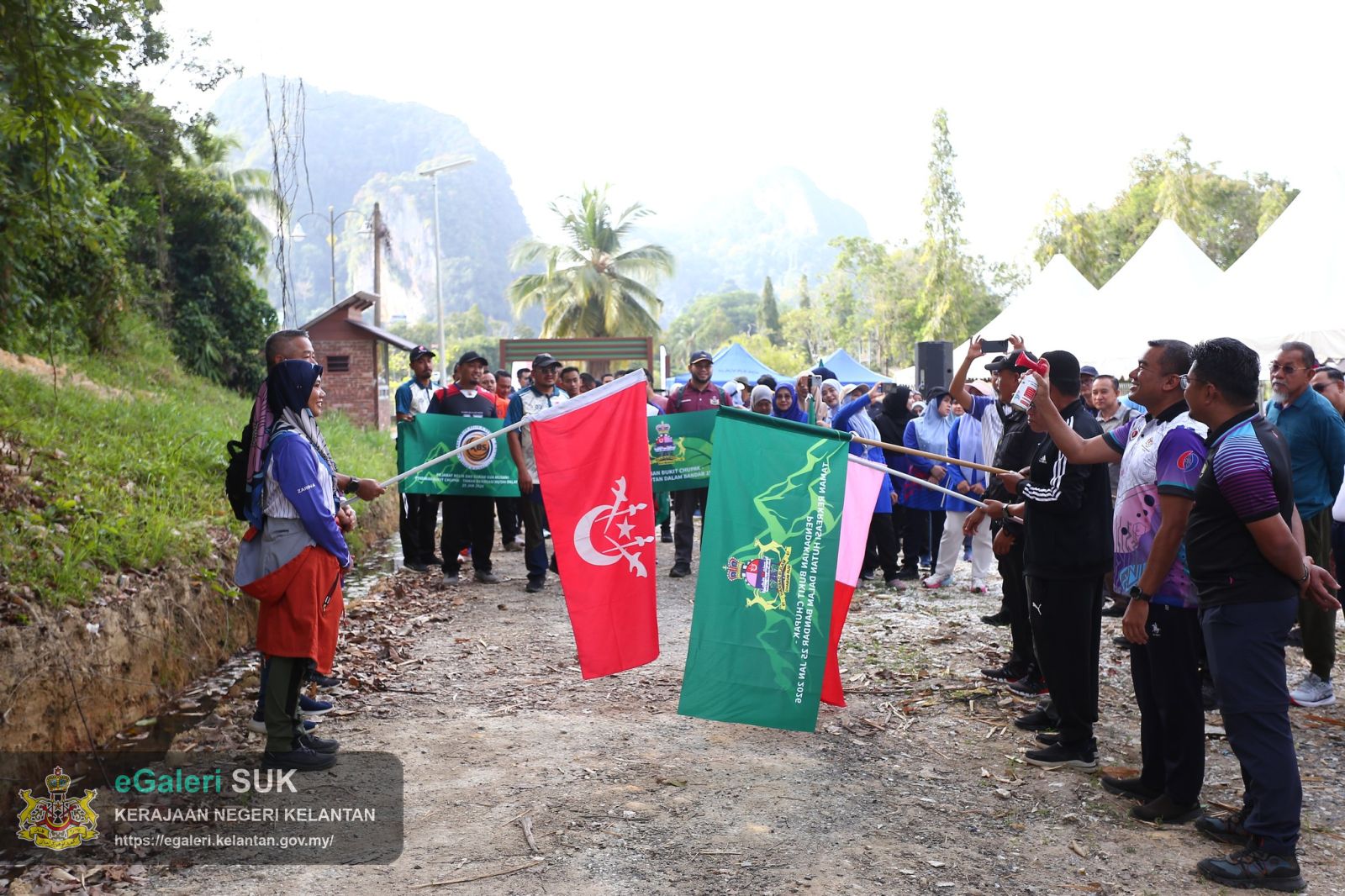 program-pendakian-bukit-chupak---taman-rekreasi-hutan-dalam-bandar,-jajahan-gua-musang-10.jpg