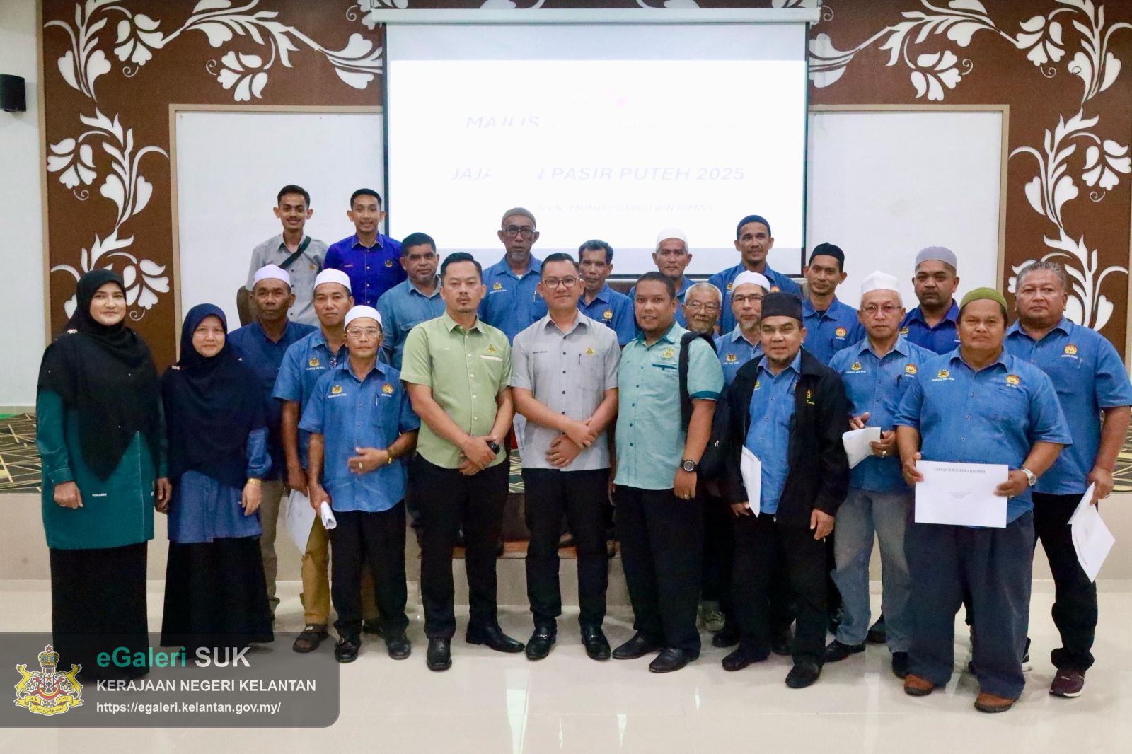 majlis-watikah-pelantikan-penghulu-jajahan-pasir-puteh-2025-yang-disampaikan-oleh-yabrs-en-mohd-roshdi-bin-ismail-tuan-ketua-jajahan-pasir-puteh-30.jpeg
