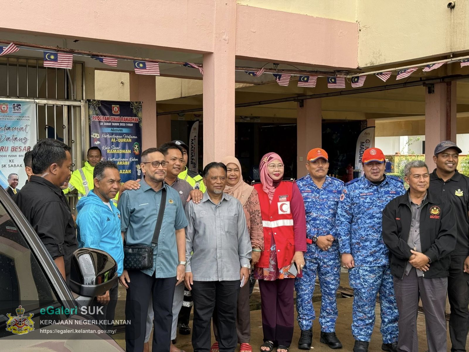 lawatan-ybm-tengku-kaya-perkasa,-dato'-suk-kelantan-ke-pusat-pemindahan-sabak-12.jpg