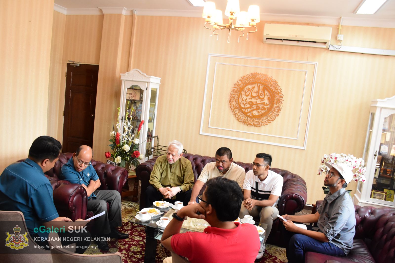 yb-exco-pelancongan-negeri-kelantan-datuk-kamarudin-md-nor-mengadakan-kunjungan-hormat-ke-atas-en-mohd-roshdi-bin-ismail--ketua-jajahan-pasir-puteh-1.JPG