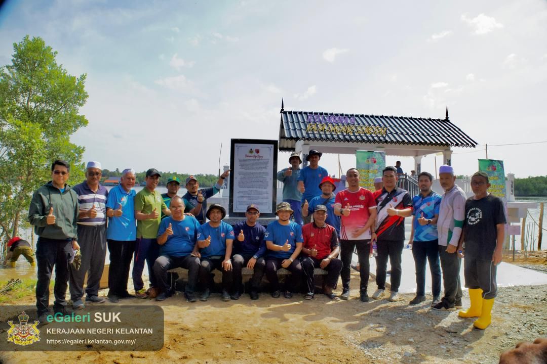 program-penanaman-pokok-bakau-di-jeti-laguna-semerak-pasir-puteh-36.jpg